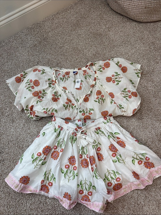 Old Navy Pants - Old Navy White Floral Shorts with Orange and Green Print